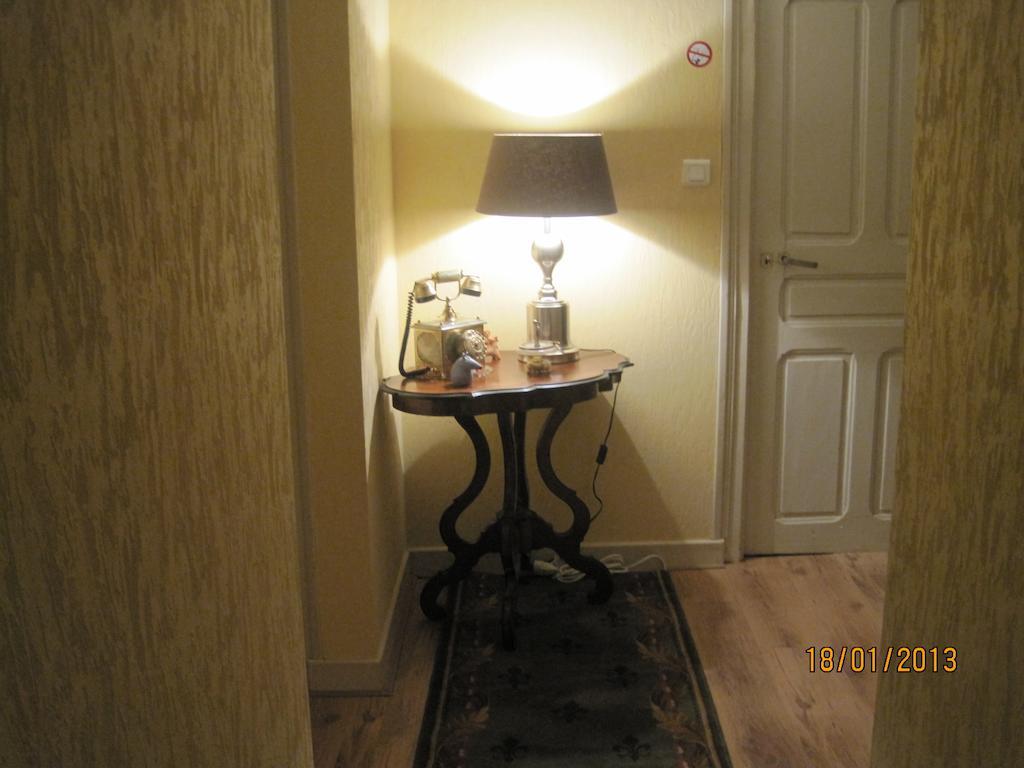 Hotel Le Commerce Neuville  Habitación foto